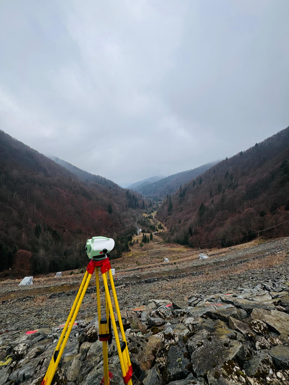 Echipamente topografice în teren